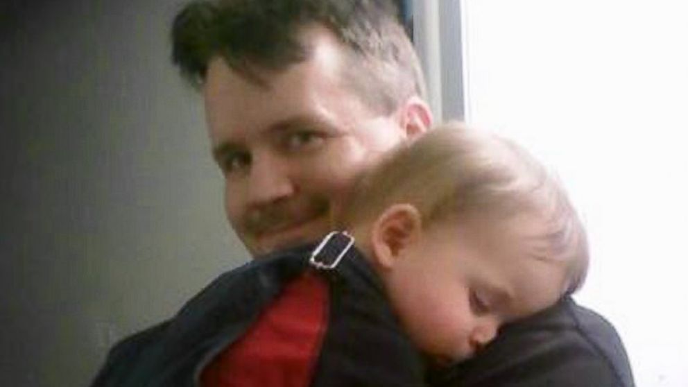 PHOTO: John Palmer and his wife, Jen, were fined $3,500 for writing a negative online review of a company.