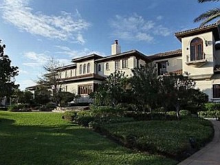 Photos: Kevin James Buys $18.5M Home
