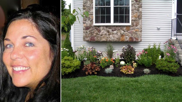 PHOTO: Kimberly Bois condominium association in Portsmouth, N.H. is suing to force her to remove the flowers she planted in her front yard.