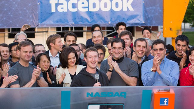 PHOTO: Mark Zuckerberg, CEO and founder of Facebook, and COO Sheryl Sandberg gather with a throng of cheering employees at the company headquarters in Menlo Park, Calif. to ring the stock market's opening bell, May 18, 2012.