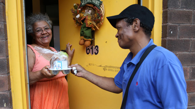 PHOTO: The Union Settlement Association provides services to East Harlem in New York City, including Meals on Wheels to homebound clients.
