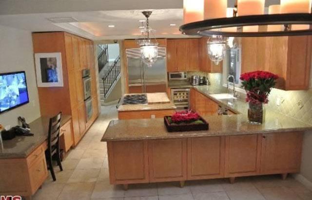 Chris Pratt and Anna Faris Buy Hollywood Home
