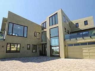 Photos: Rihanna's Former Beverly Hills Home Back on Market