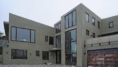 PHOTO: Rihanna sold her 8,520-square foot, three-story contemporary pad for $1.87 million less than what she bought it for in 2009.