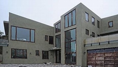 PHOTO: Rihanna sold her 8,520-square foot, three-story contemporary pad for $1.87 million less than what she bought it for in 2009.