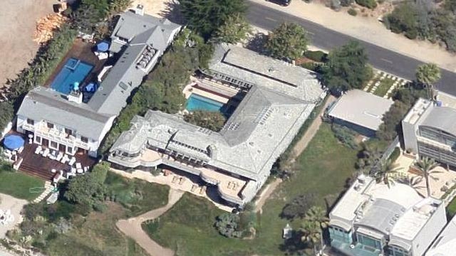 PHOTO: Steven Spielberg's Malibu home