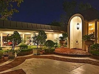 Photos: Elvis' Former Home on Sale for $13M