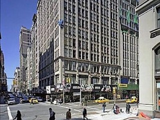 Photos: Anthony Weiner Rents Luxe Home