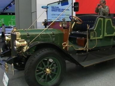 Watch: 'Horseless eCarriage' Draws Yays and Neighs