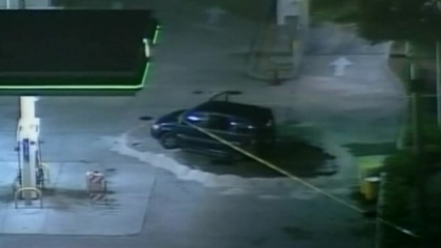 VIDEO: Suspects attempting to steal gas flee as Florida police intervene.