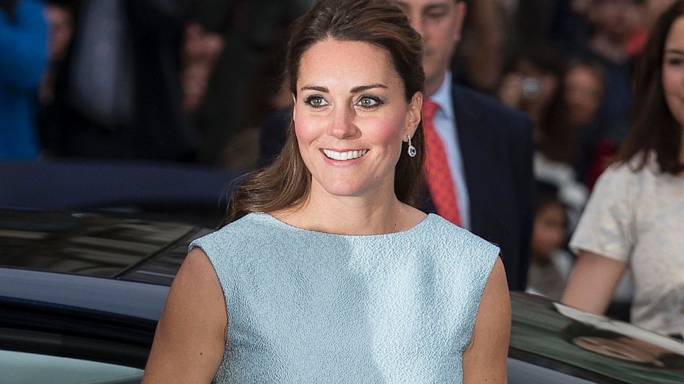 PHOTO: Catherine, Duchess of Cambridge attends The Art Room reception at National Portrait Gallery, April 24, 2013 in London.  
