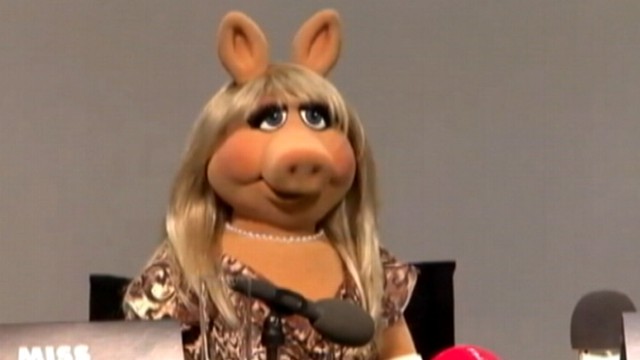 VIDEO: Miss Piggy slams Fox News Channel during press junket for The Muppets.