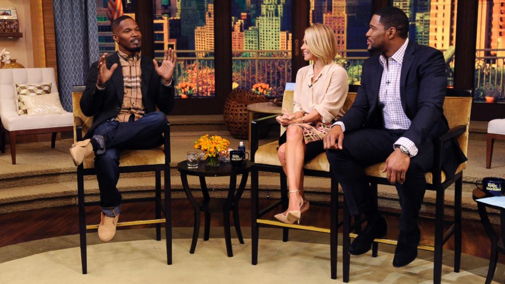 PHOTO: Jamie Foxx speaks with Kelly Ripa and Michael Strahan on "Live! with Kelly and Michael"