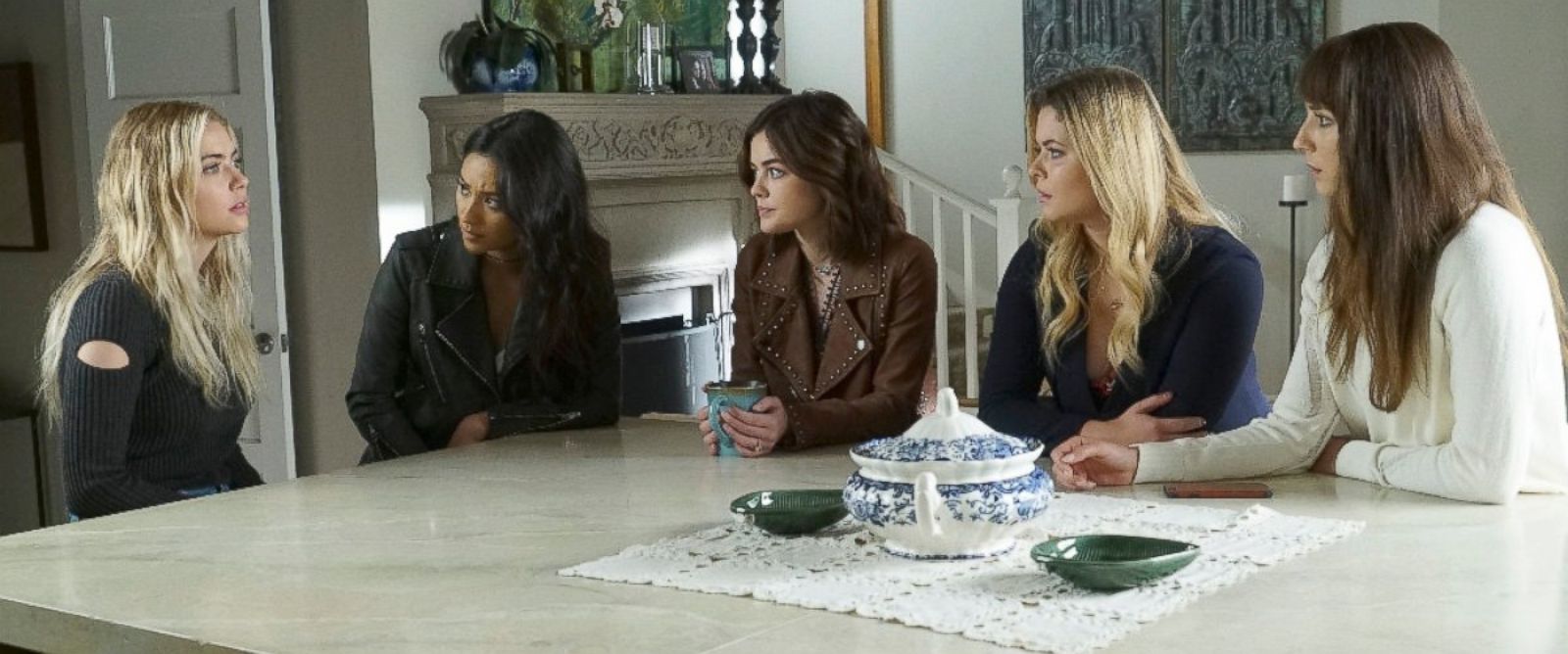 Pretty Little Liars Season 7 Summer Finale The Episodes Most Shocking Moments Abc News 2213