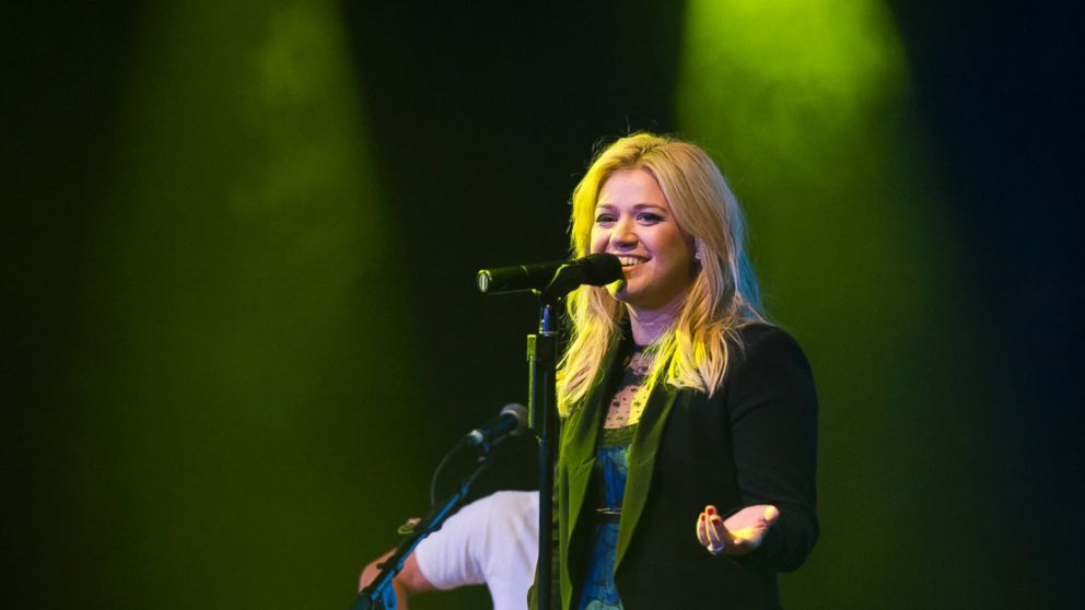 PHOTO: Kelly Clarkson performs at Green Mountain Coffee?s ?Great Coffee, Good Vibes, Choose Fair Trade? campaign concert, Oct. 10, 2013 in New York.