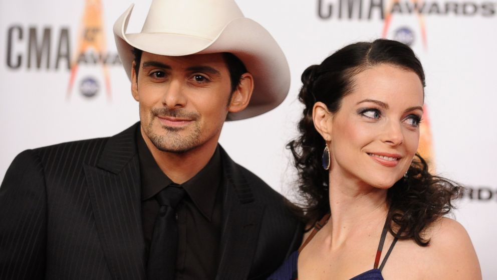 PHOTO: Brad Paisley and Kimberly Williams arrive at the 43rd Annual CMA Awards at the Sommet Center on Wednesday, Nov. 11, 2009 in Nashville, Tenn.