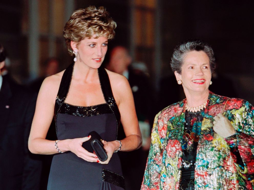 PHOTO: Britains Princess Diana (L), accompanied by Anne-Aymone Giscard dEstaing, president of the Childrens Foundation, arrives at the Palace of Versailles, France, on Nov. 28, 1994, to preside an international gala for children.