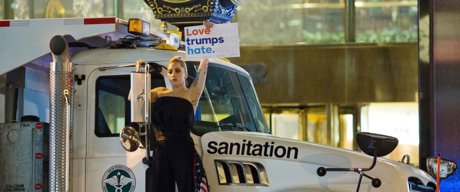 Resultado de imagem para lady gaga anti trump