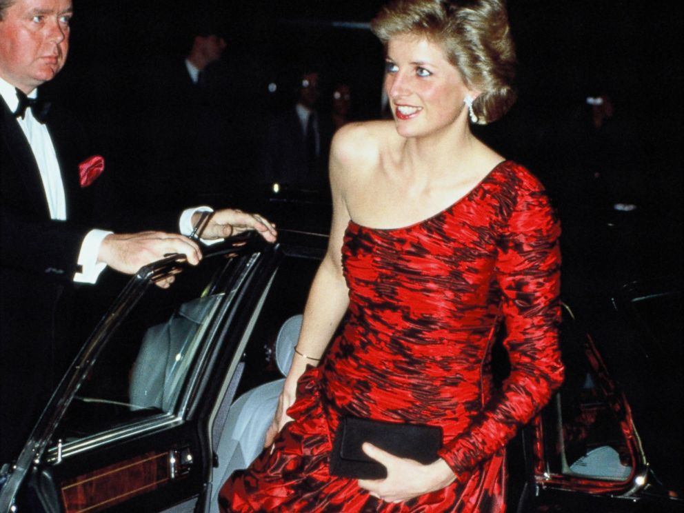 PHOTO: Diana, Princess of Wales attends a dinner at the British Embassy in Paris during her official visit to France on November 10, 1988.