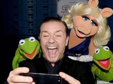 Photos: Ricky Gervais Snaps a Selfie with Kermit and Miss Piggy