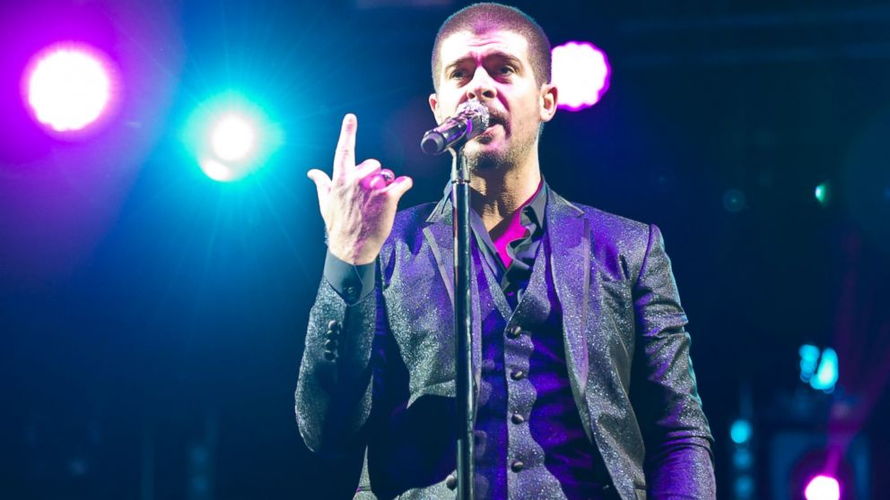 PHOTO: Robin Thicke performs on stage at Wireless Festival at Finsbury Park, July 6, 2014, in London.