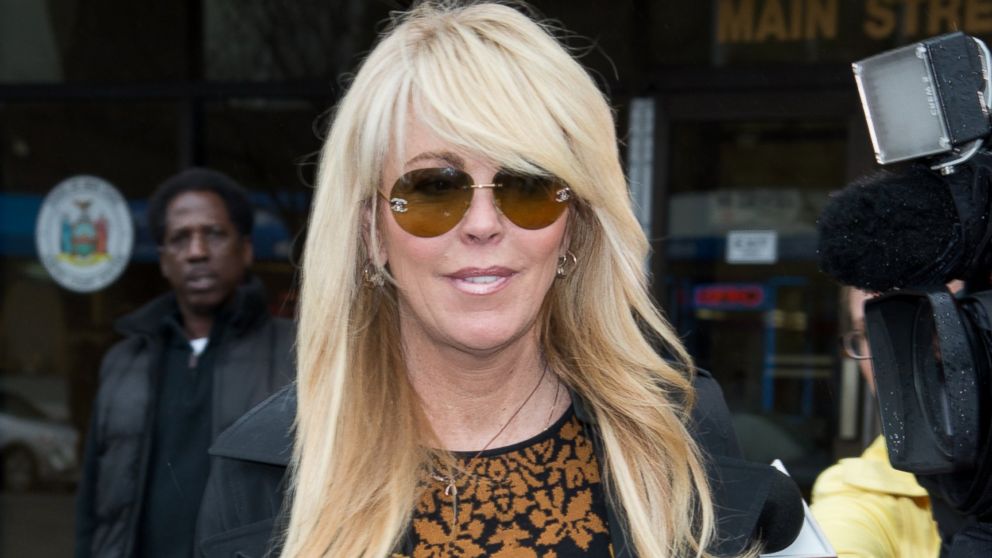 PHOTO: Dina Lohan appears in court on April 15, 2014 in Hempstead, N.Y.