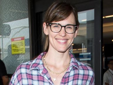 Jennifer Garner Returns to L.A. On Her Anniversary