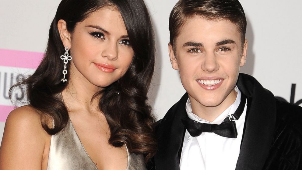 PHOTO: Selena Gomez and Justin Bieber arrives at the 2011 American Music Awards at Nokia Theatre L.A. Live, Nov. 20, 2011, in Los Angeles.