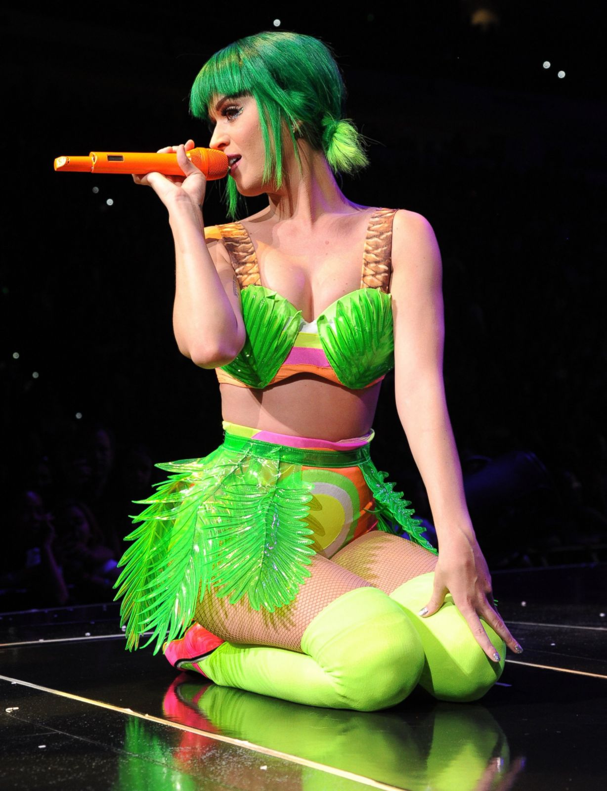 http://a.abcnews.com/images/Entertainment/GTY_katy_perry_mar_140623_10x13_1600.jpg