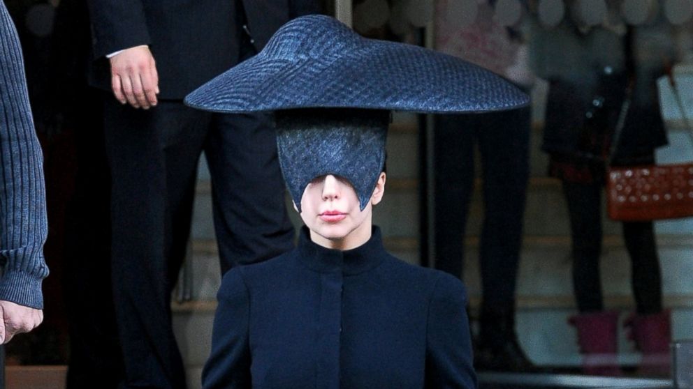 PHOTO: Lady Gaga is seen leaving her London hotel, Oct. 30, 2013, in London.
