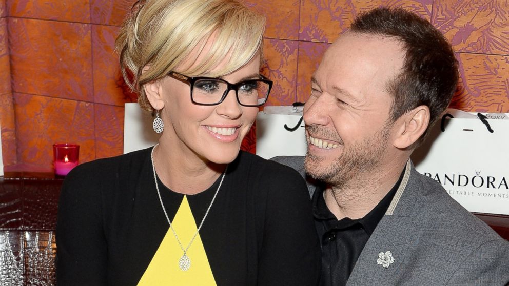 PHOTO: Jenny McCarty and Donnie Wahlberg attend PANDORA Jewelry presents a Pre-Mothers Day dinner with Jenny McCarty and friends, April 30, 2014, in New York City.