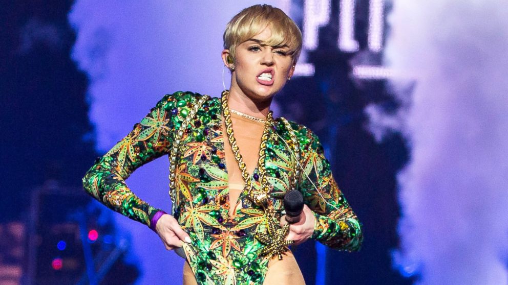 PHOTO: Miley Cyrus performs during her Bangerz Tour at The Palace of Auburn Hills, April 12, 2014 in Auburn Hills, Mich.
