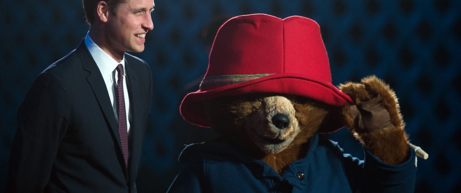 Prince William Meets Paddington Bear in China - ABC News