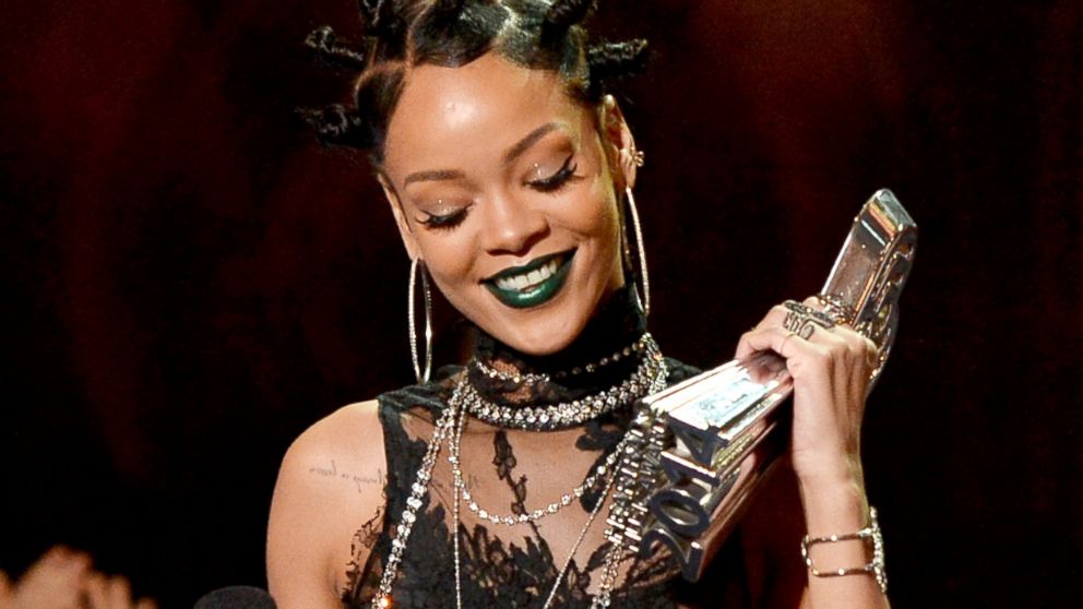 PHOTO: Singer Rihanna accepts the Artist of the Year award onstage during the 2014 iHeartRadio Music Awards held at The Shrine Auditorium, May 1, 2014 in Los Angeles.