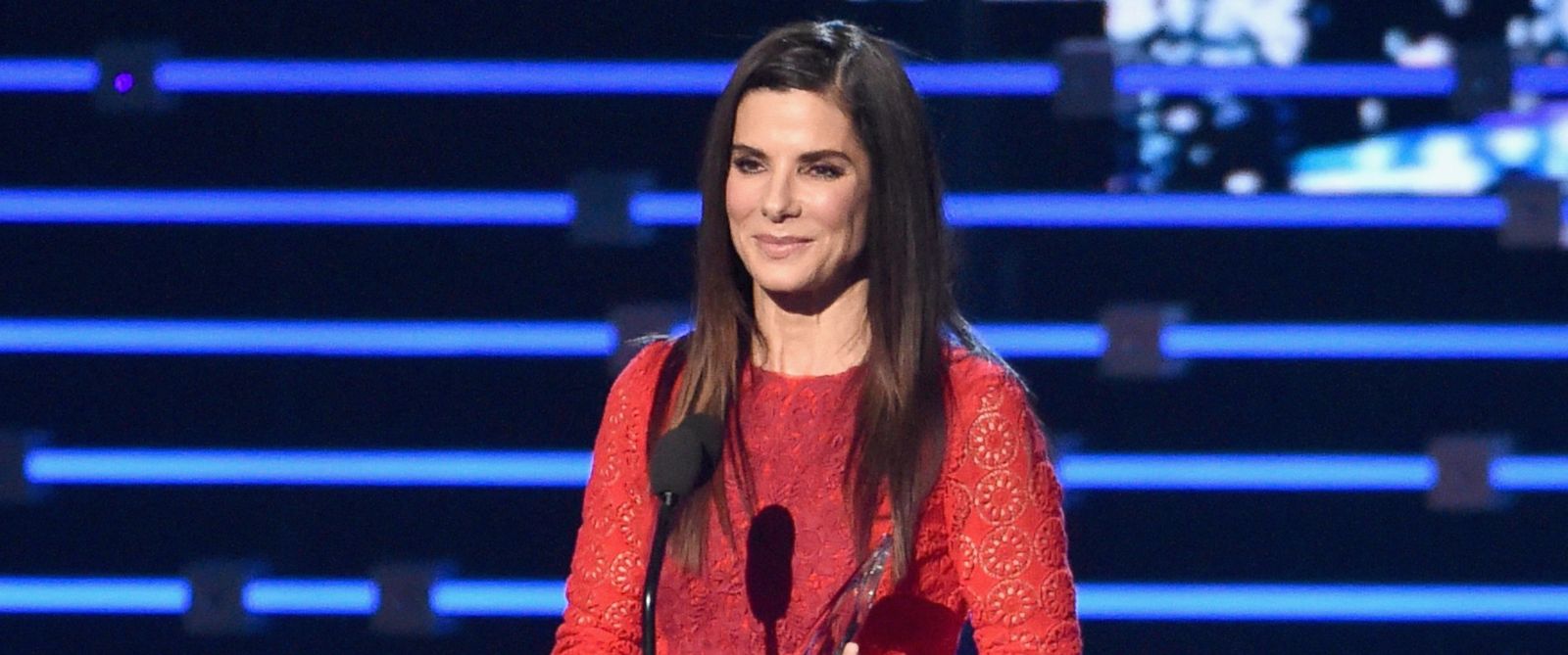 Sandra Bullock Brings Attention to Working Moms During Acceptance