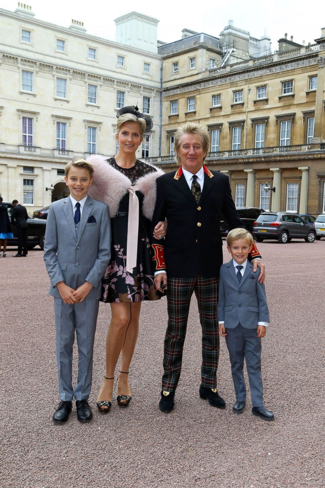 Rod Stewart Takes His Family to His Knghting Picture | Stars with their families - ABC ...