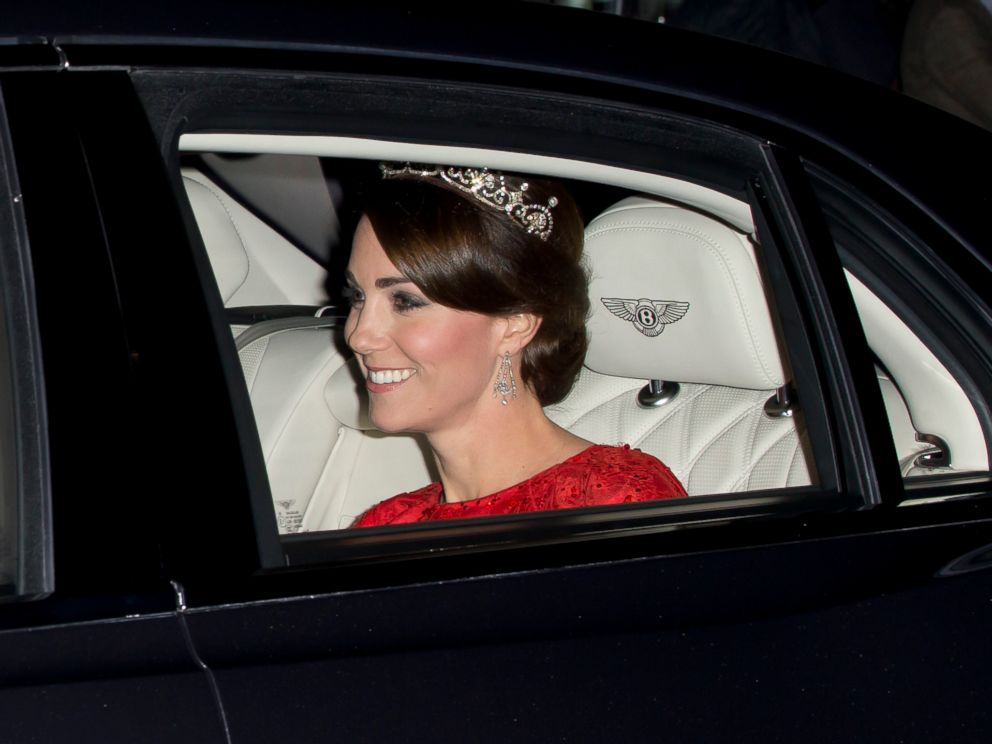 PHOTO: Catherine, Duchess of Cambridge arrives at Buckingham Palace wearing a tiara made by Garrard London, on Oct. 20, 2015 in London.