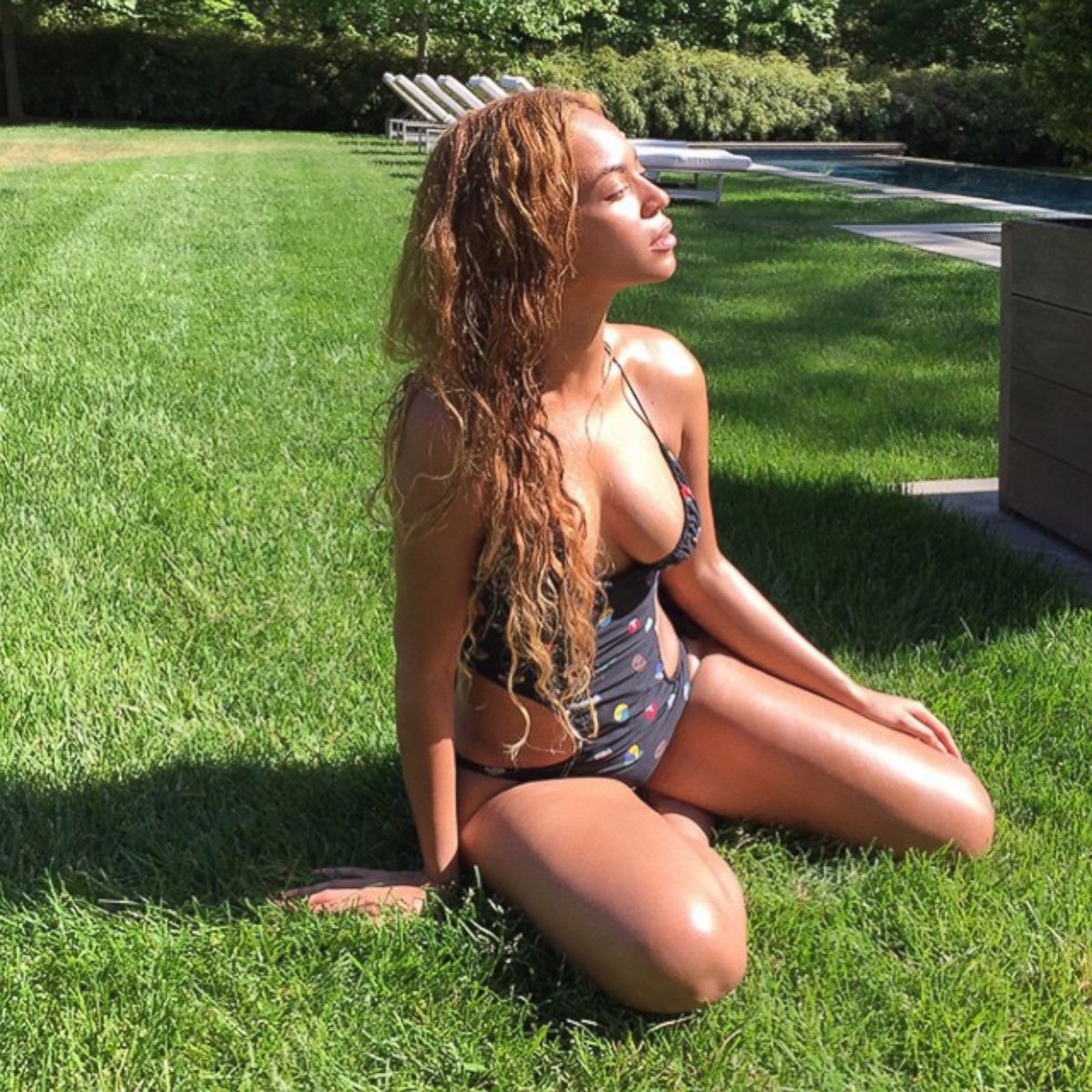 Beyonce Relaxes In A Swimsuit Picture Beyonce Through The Years Abc 