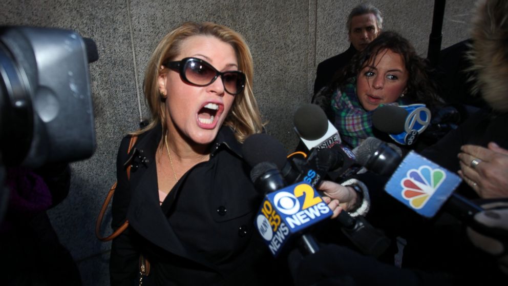 PHOTO: Genevieve Sabourin arrives at the Manhattan Criminal Court, Nov. 13, 2013, in New York.