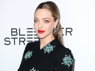 Pregnant Amanda Seyfried hits the red carpet