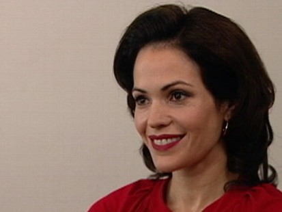 VIDEO: Patrick Alemi brings Tanya Rivero back in time to achieve a 1940s hairstyle.