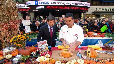 PHOTO: Buddy Valastro cuts the cake in half.