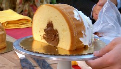 PHOTO: Buddy Valastro fills the inside of the cake with chocolate frosting.
