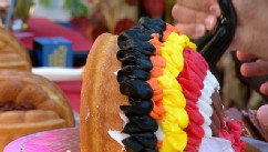 PHOTO: Buddy Valastro decorates the turkey cake with a variety of colored icings.