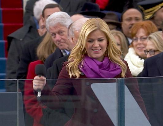 Kelly Clarkson Photobombs at The Grammys