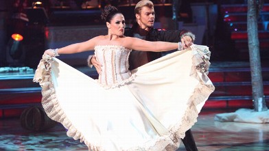 PHOTO: Ricki Lake Performs on Dancing with the Stars.