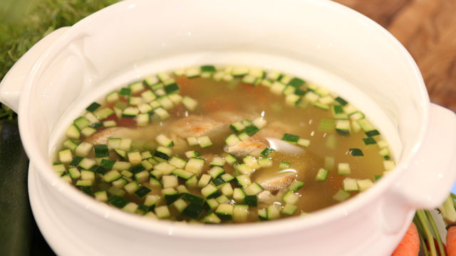 PHOTO: Valerie Bertinelli's grilled chicken soup is shown here.