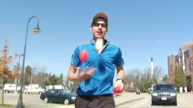 PHOTO: Tom Gounley will run the marathon, juggling the entire way.