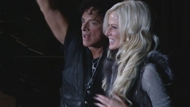 VIDEO: Neal Schon gave girlfriend a warm welcome at Journey show.