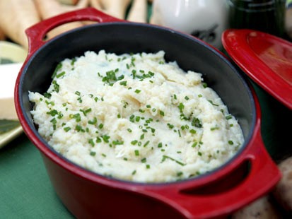 PHOTO: Rachael Rays mashed potatoes and parsnips with cheddar are shown here.
